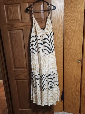 Pol Women’s Cream and Black Printed Maxi Dress